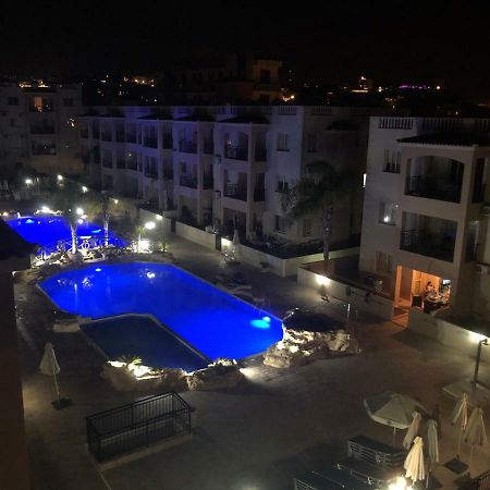 Royal Seacrest Apartment Paphos Bagian luar foto