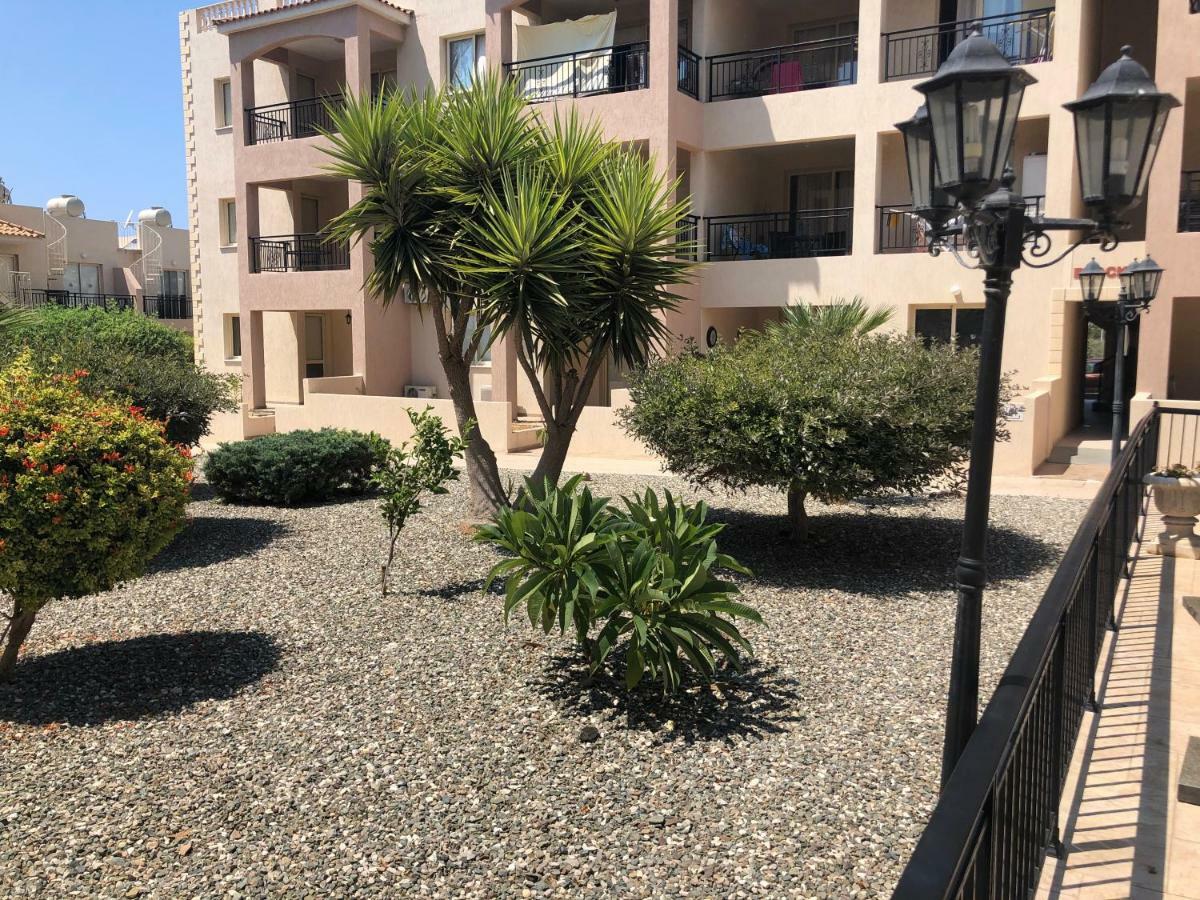 Royal Seacrest Apartment Paphos Bagian luar foto