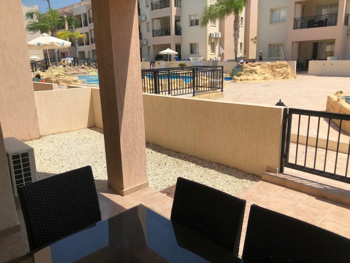 Royal Seacrest Apartment Paphos Bagian luar foto