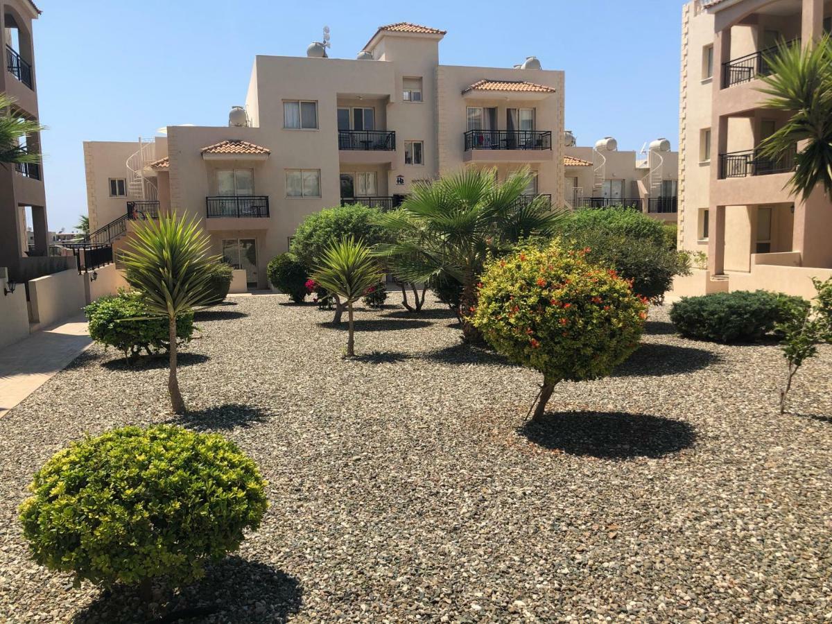 Royal Seacrest Apartment Paphos Bagian luar foto