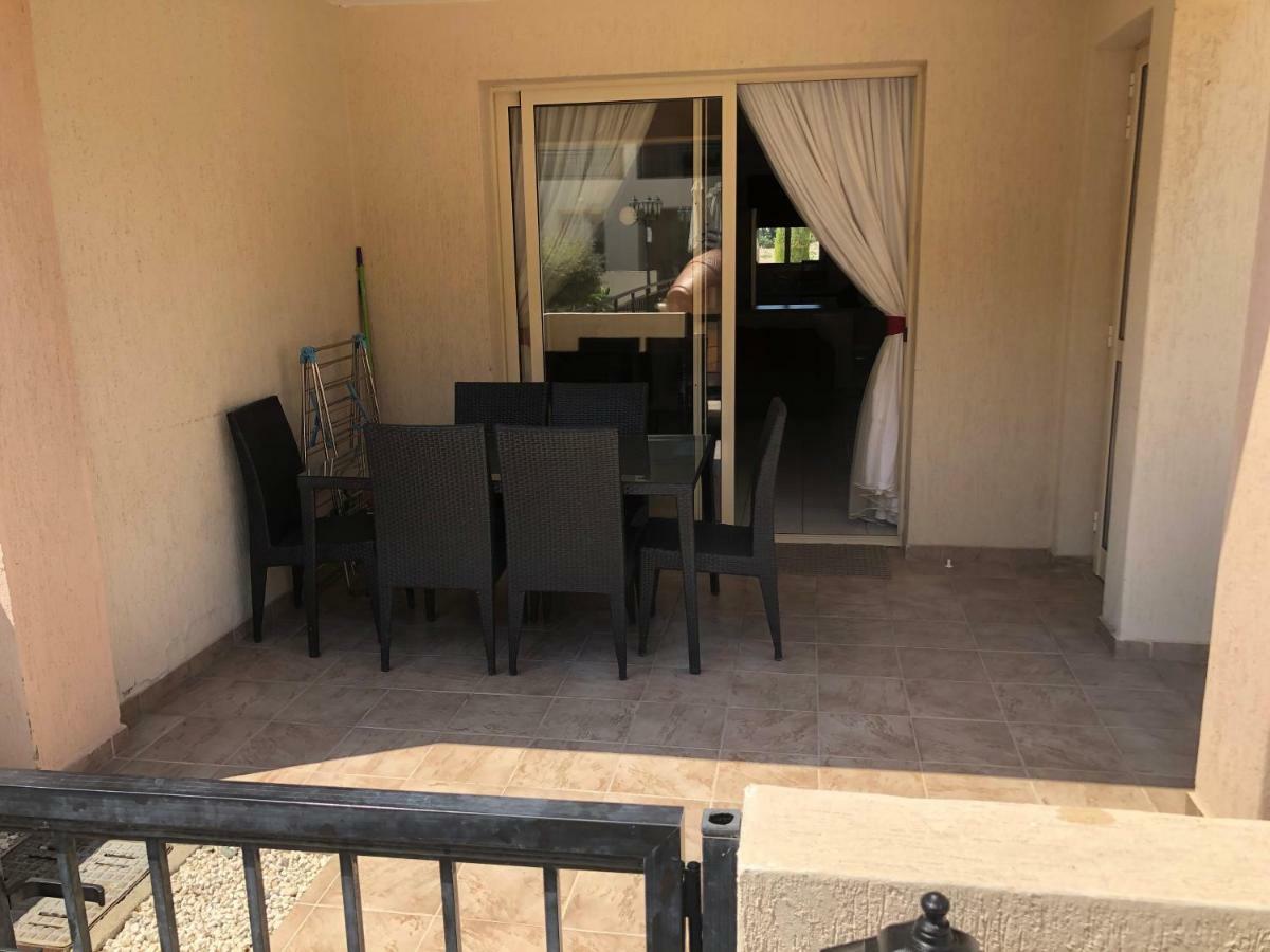 Royal Seacrest Apartment Paphos Bagian luar foto