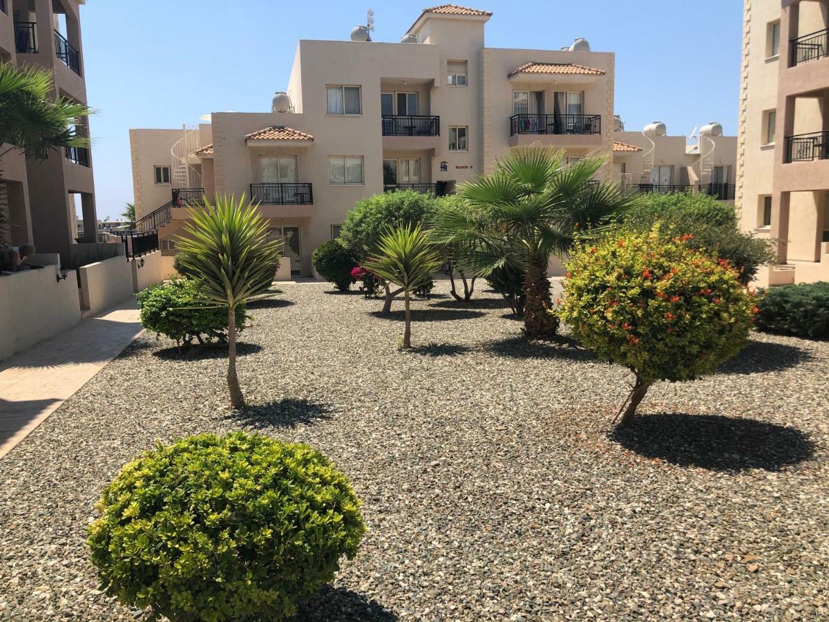 Royal Seacrest Apartment Paphos Bagian luar foto