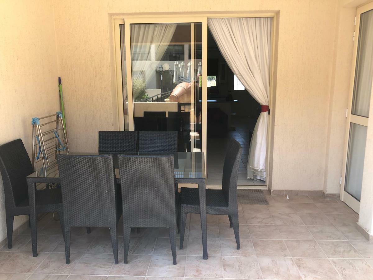 Royal Seacrest Apartment Paphos Bagian luar foto