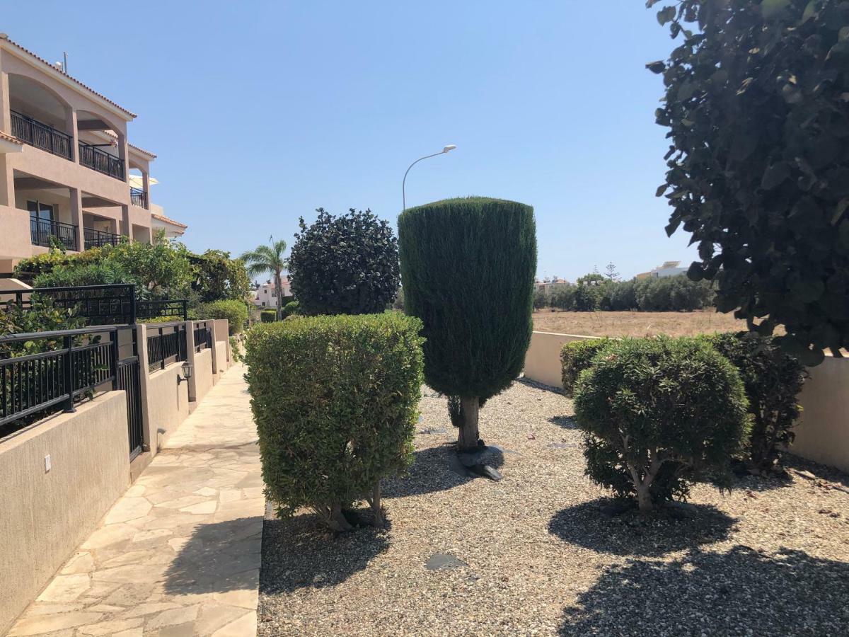 Royal Seacrest Apartment Paphos Bagian luar foto