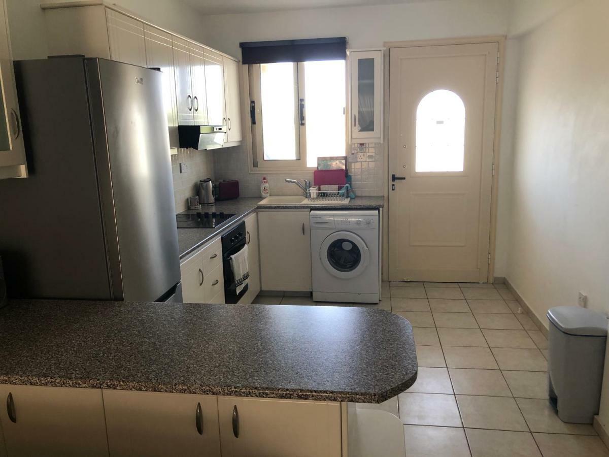 Royal Seacrest Apartment Paphos Bagian luar foto