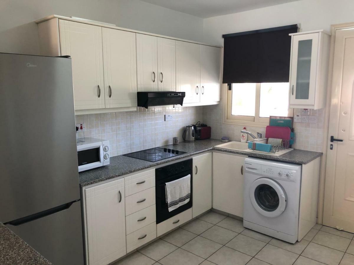Royal Seacrest Apartment Paphos Bagian luar foto