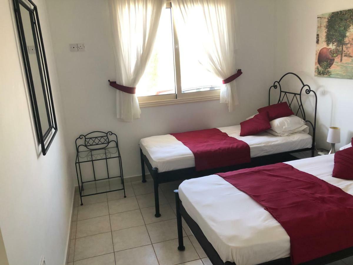 Royal Seacrest Apartment Paphos Bagian luar foto