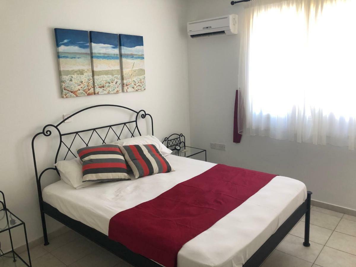 Royal Seacrest Apartment Paphos Bagian luar foto