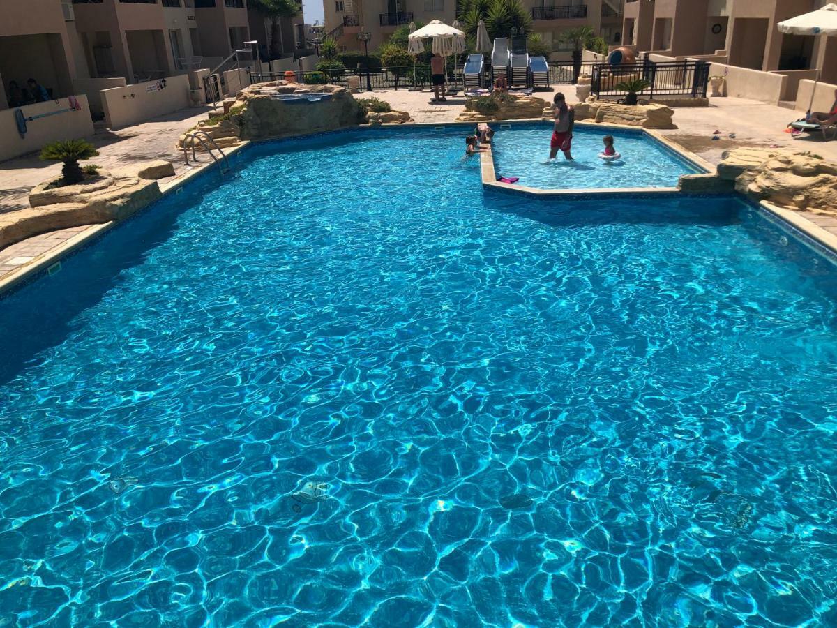Royal Seacrest Apartment Paphos Bagian luar foto