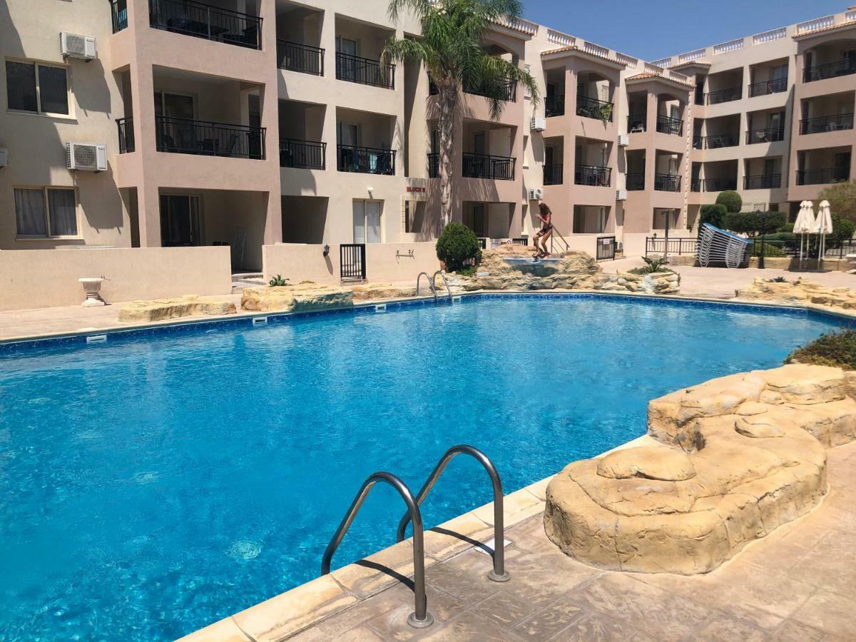 Royal Seacrest Apartment Paphos Bagian luar foto
