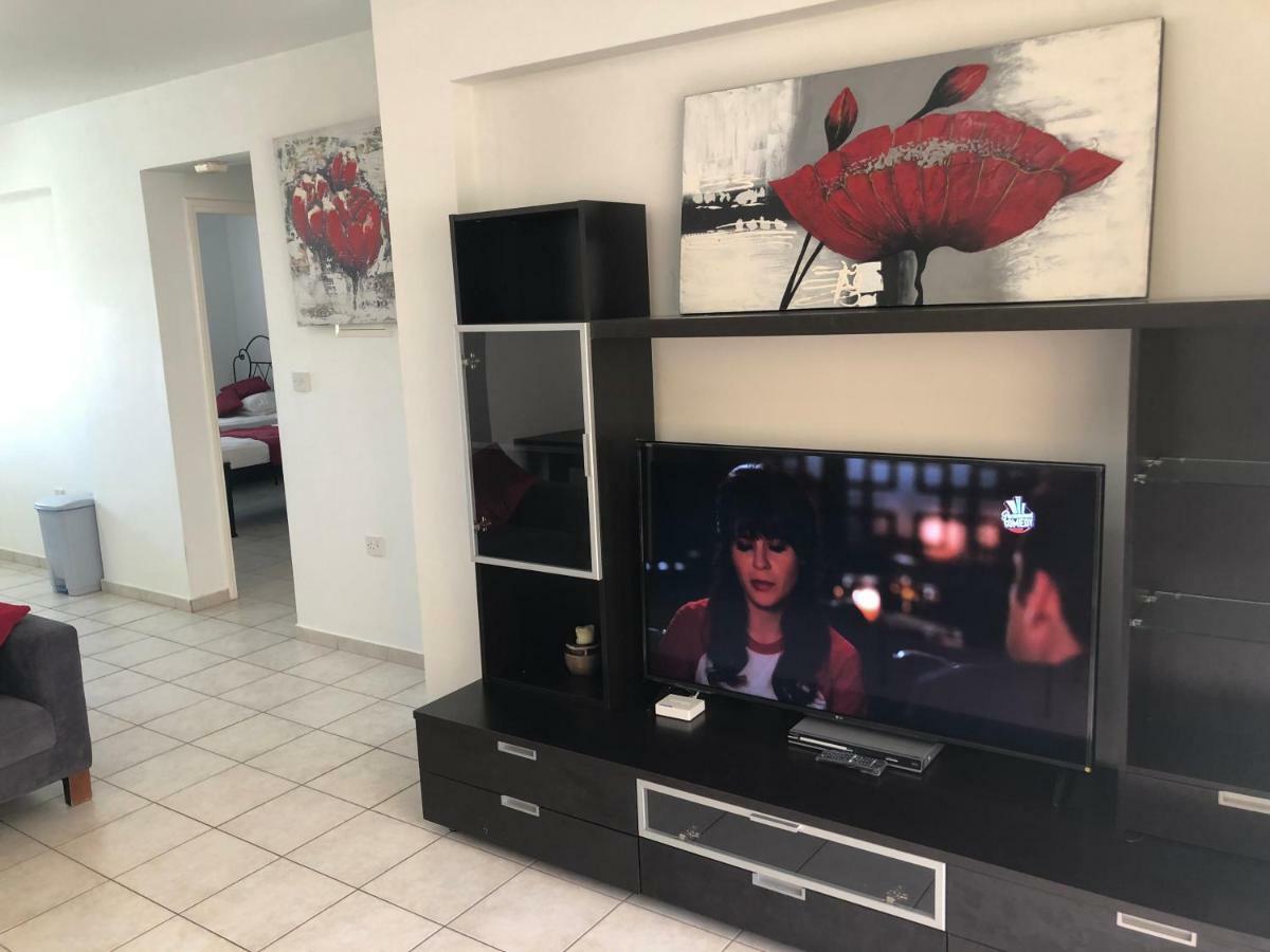 Royal Seacrest Apartment Paphos Bagian luar foto