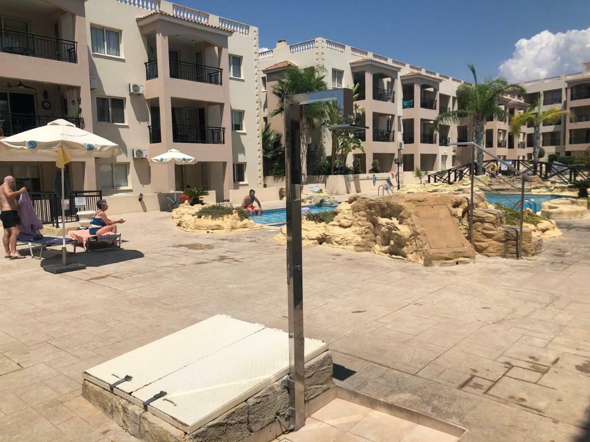 Royal Seacrest Apartment Paphos Bagian luar foto