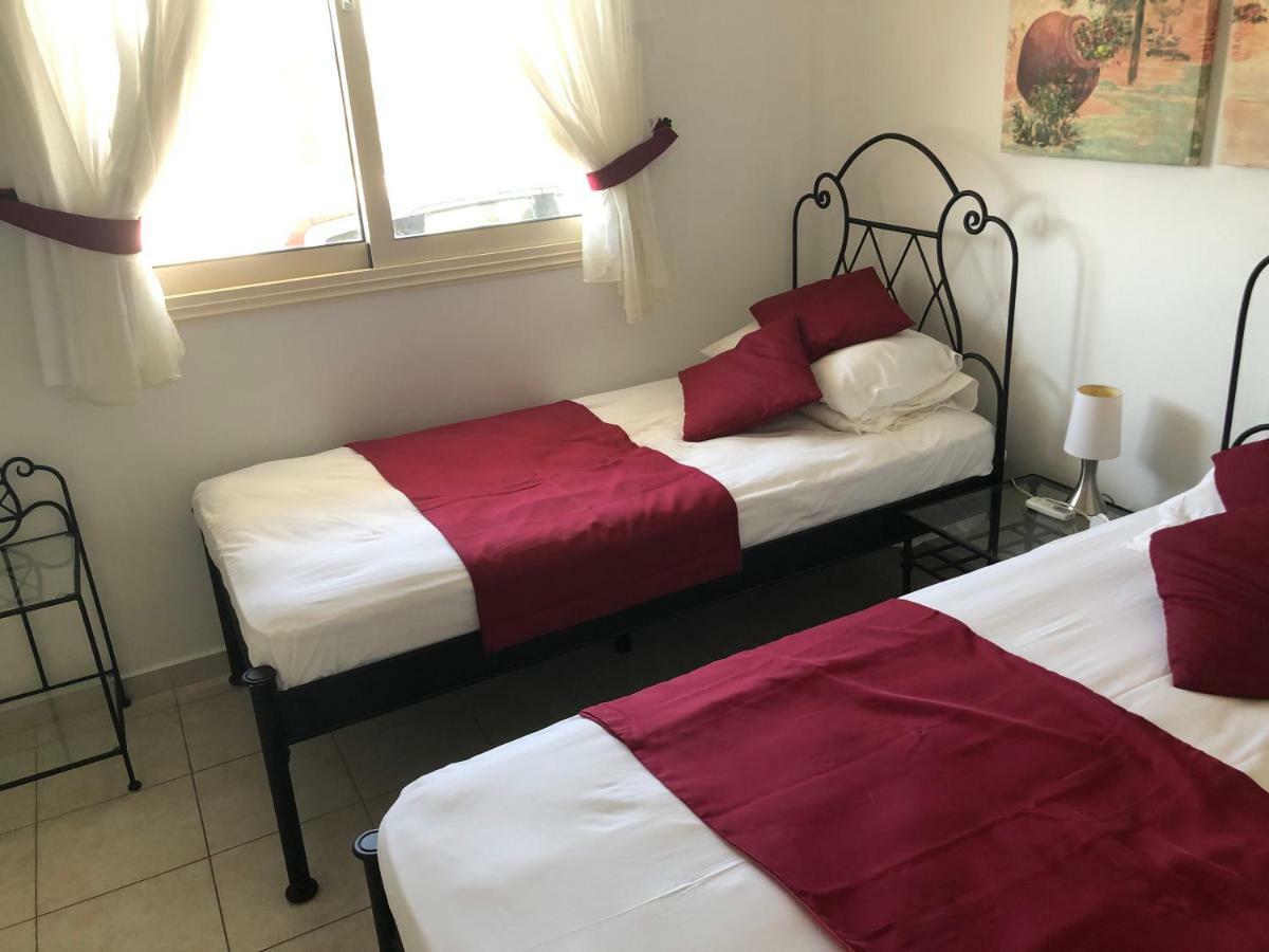 Royal Seacrest Apartment Paphos Bagian luar foto