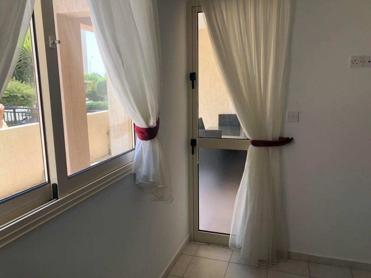 Royal Seacrest Apartment Paphos Bagian luar foto