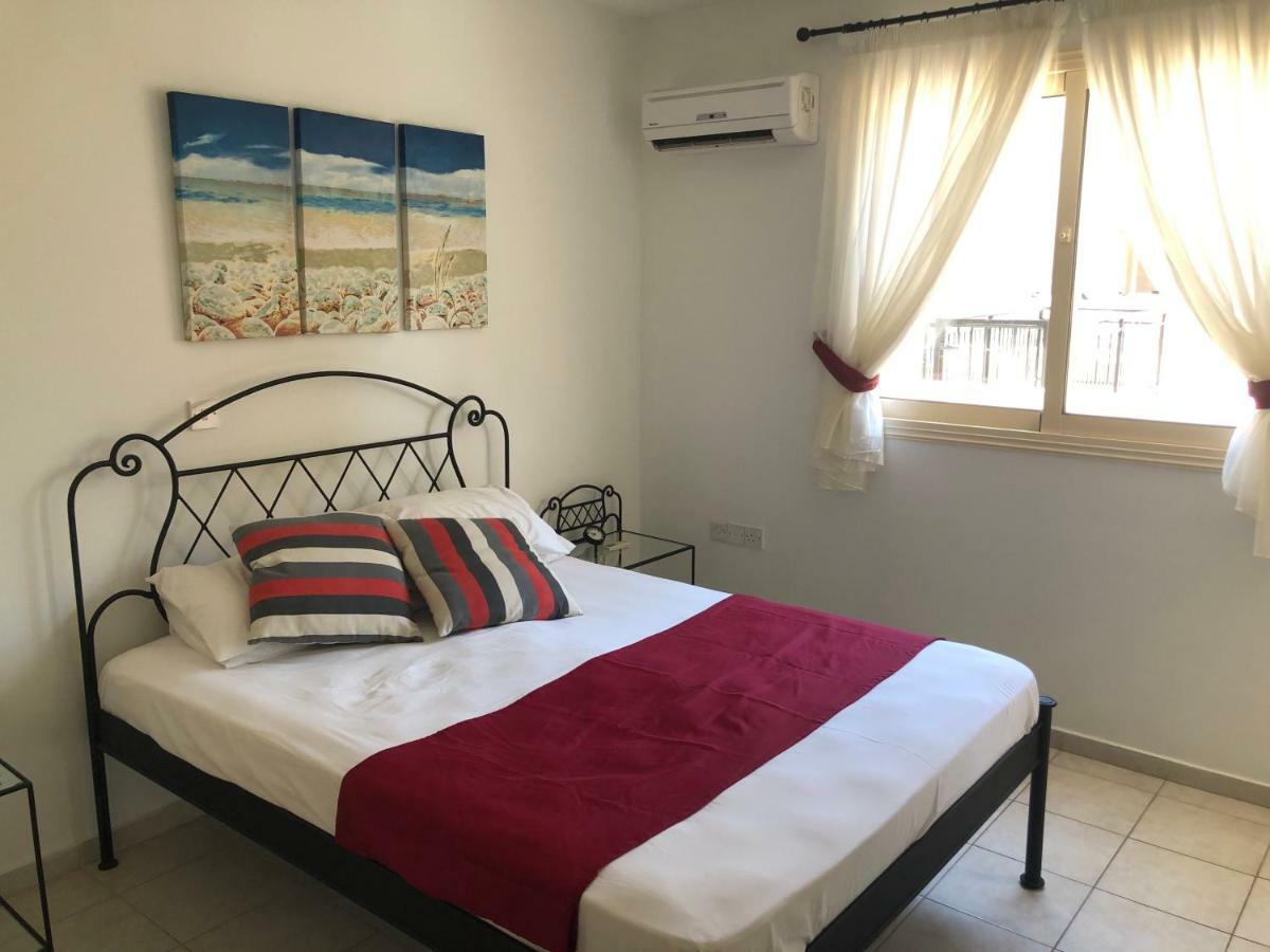 Royal Seacrest Apartment Paphos Bagian luar foto