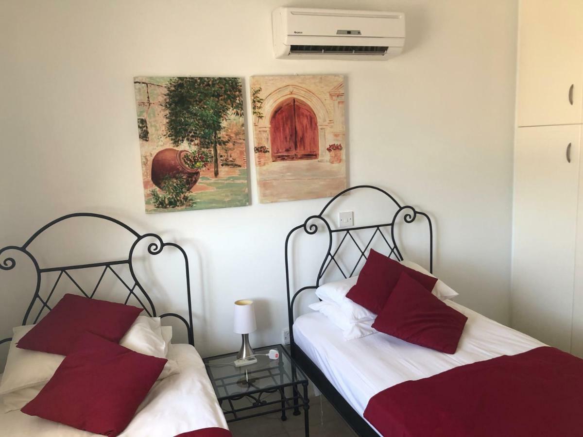 Royal Seacrest Apartment Paphos Bagian luar foto