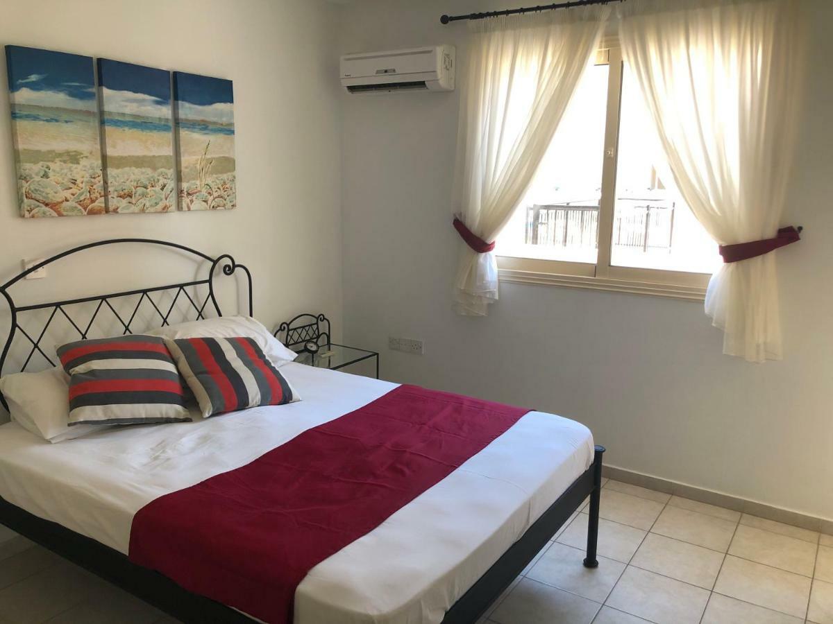 Royal Seacrest Apartment Paphos Bagian luar foto